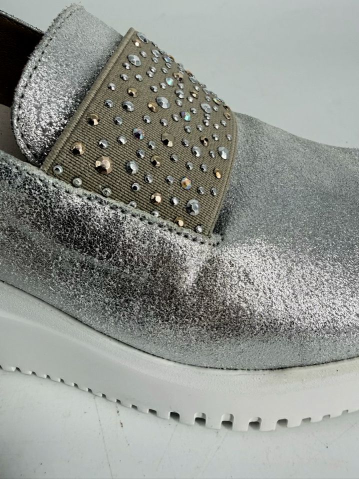 WONDERS Size 38 Silver Platforms