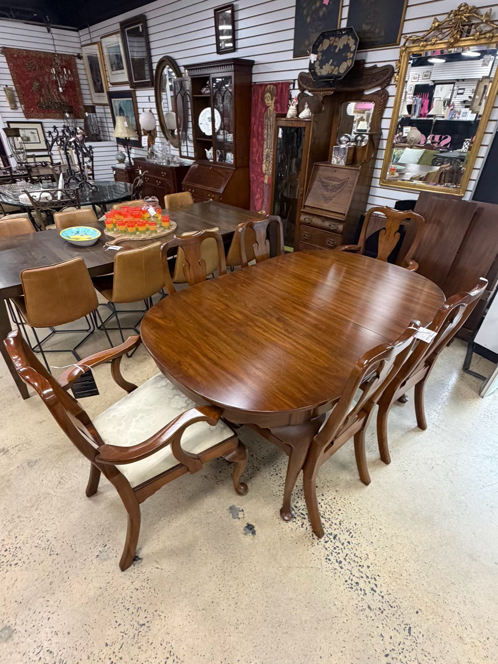 VIRGINIA GALLERIES Henkle Harris Queen Ann Black Walnut Dinning Table & Chairs