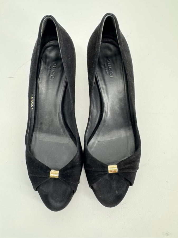 GUCCI Size 8 Black Suede Peep-Toe Wedge