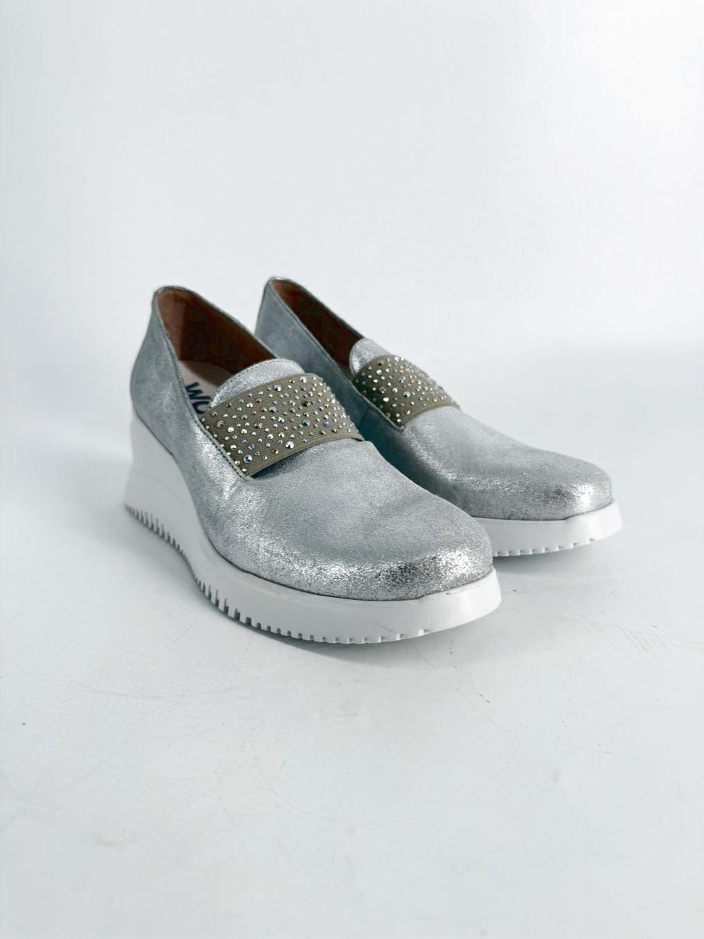 WONDERS Size 38 Silver Platforms