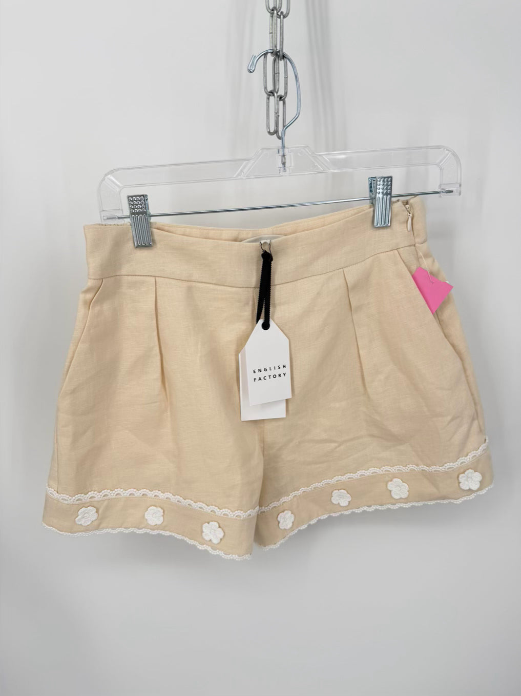 ENGLISH FACTORY Wmn's Size XS Beige & White Linen Floral Applique Shorts 2 Piece Set NWT
