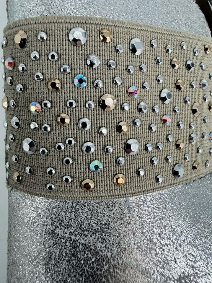 WONDERS Size 38 Silver Platforms
