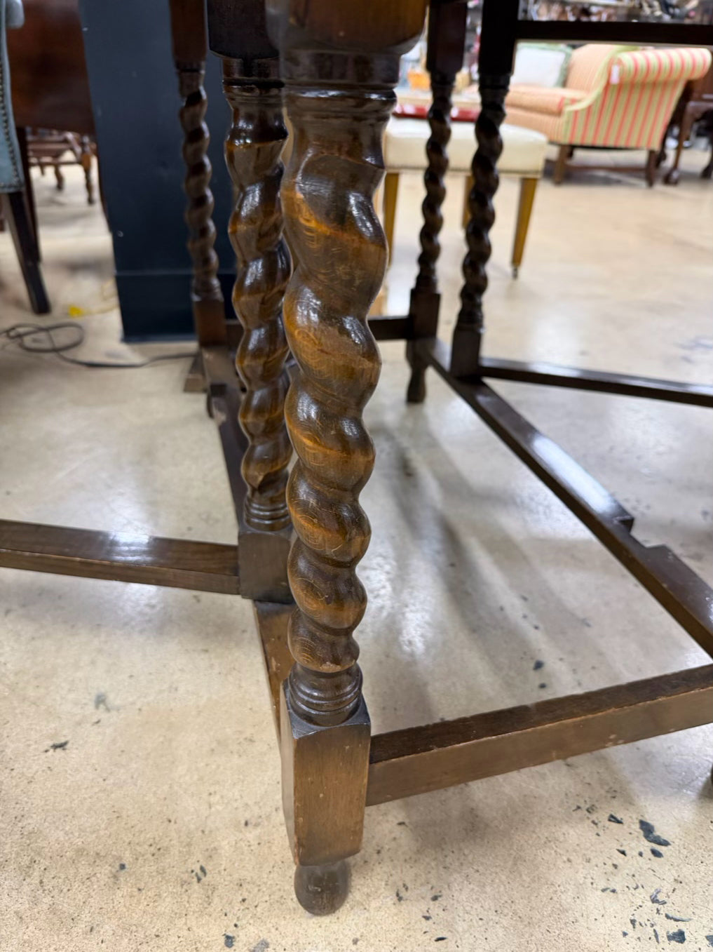 VINTAGE Medium Oak Drop Leaf Table w/ Barley Twist Detail