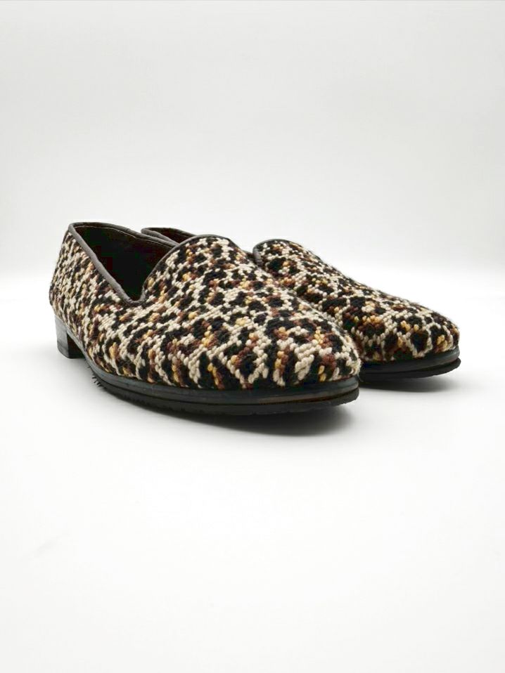 BY PAIGE WMNS Size 7.5 Brown & Cream Needlepoint Animal Print Loafers