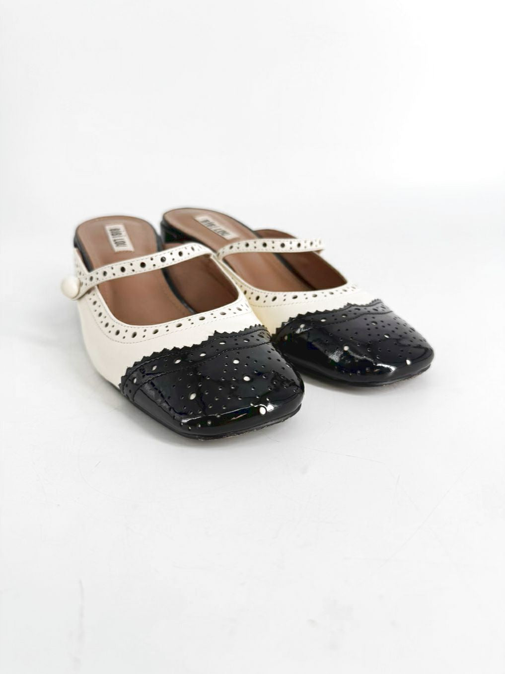 BIBI LOU Size 39 White & Black Kitten heels