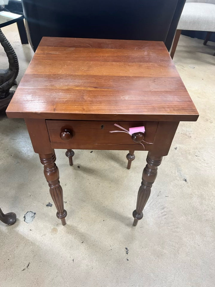 ANTIQUE Wood End Table w/ Drawer