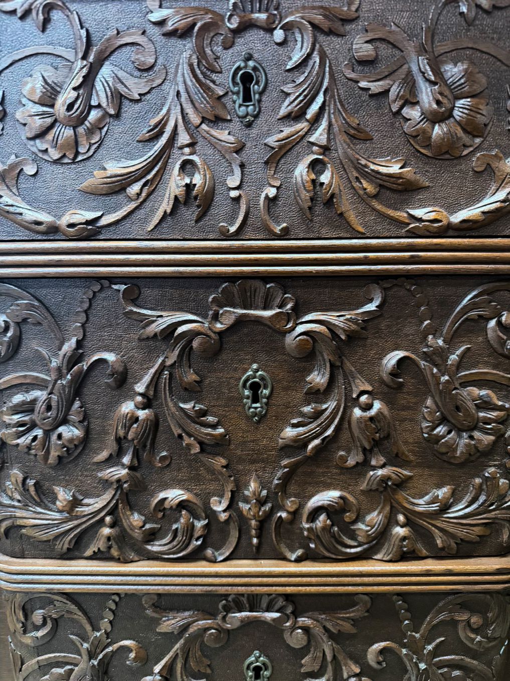 VINTAGE Wood Carved Ornate 5 Drawer Chest