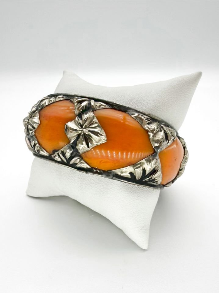 VINTAGE Butterscotch Metal Ornate Bangle