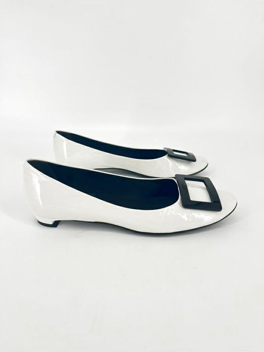 ROGER VIVIER Size 38 White Patent Leather Flats