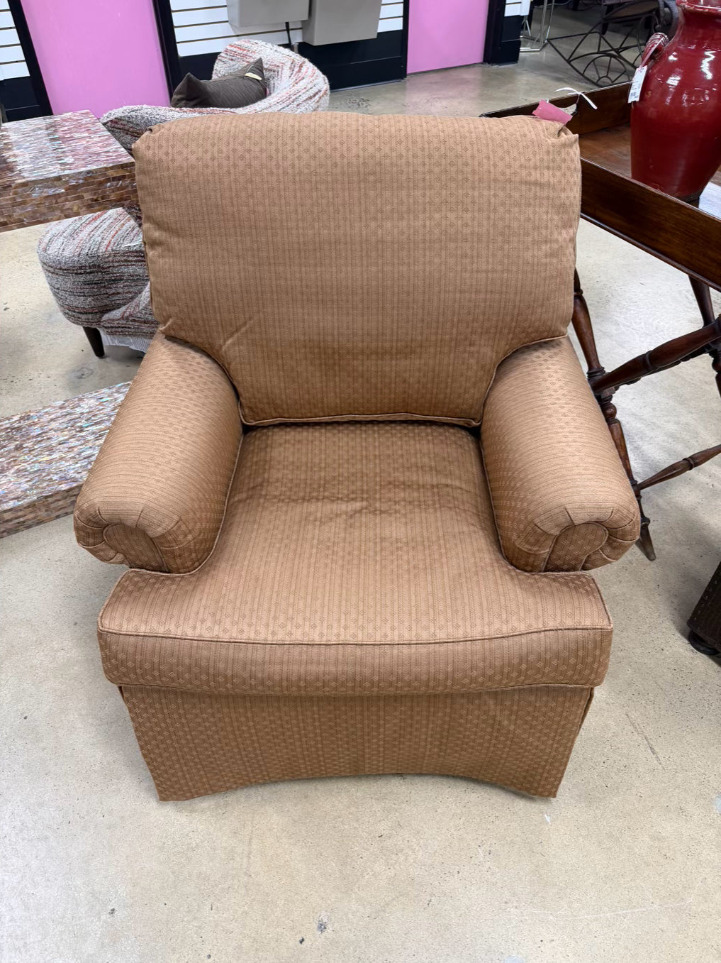 EMPRESSIONS HOME DECORE Light Brown Club Chair