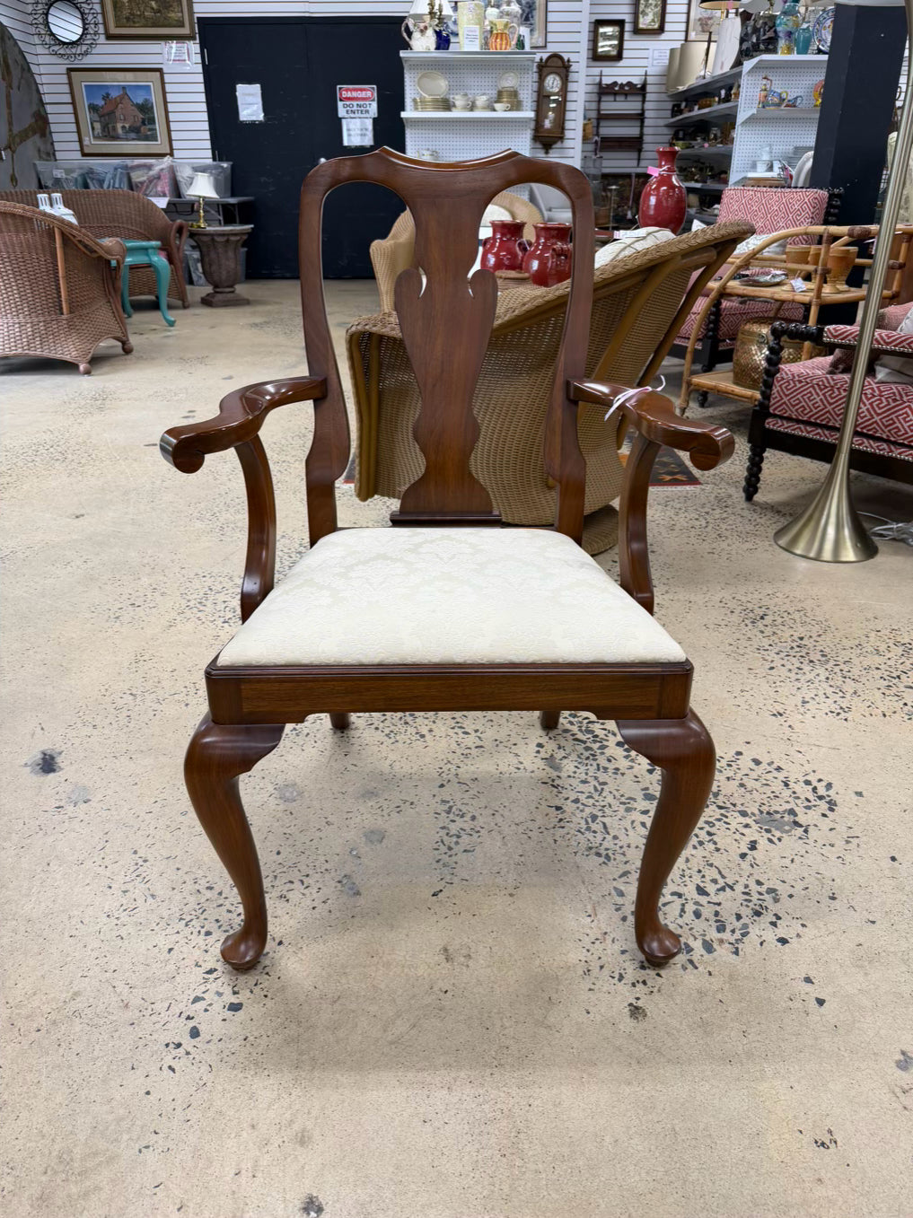 VIRGINIA GALLERIES Henkle Harris Queen Ann Black Walnut Dinning Table & Chairs