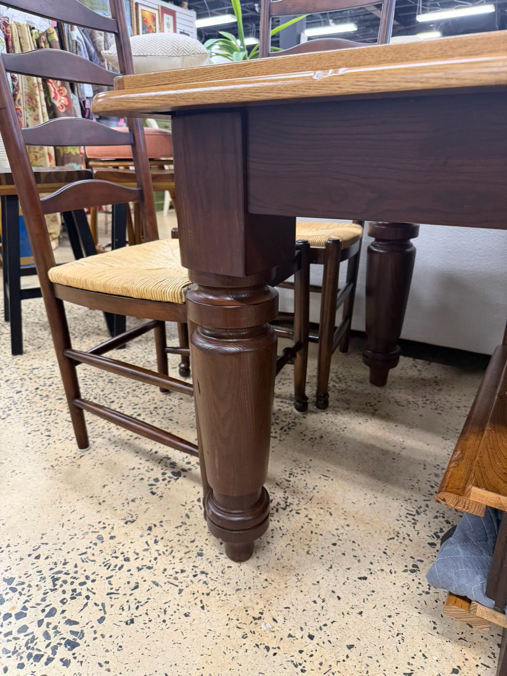WILLIAMS SONOMA  Light & Dark Wood Farm House Dinning Table & 6 Ladder Back Chairs w/ Leaves