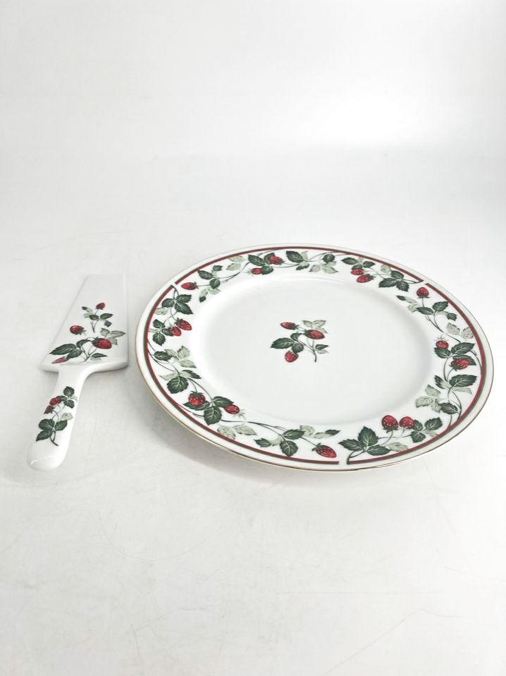 ANDREA by SADAK White, Red & Green Ceramic Strawberries Pie Plate w/ Matching Server