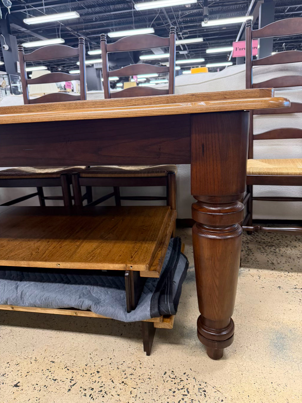 WILLIAMS SONOMA  Light & Dark Wood Farm House Dinning Table & 6 Ladder Back Chairs w/ Leaves