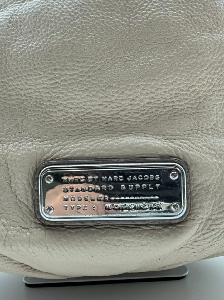 MARC BY MARC JACOBS New Q Hillier Hobo Cream Leather Purse