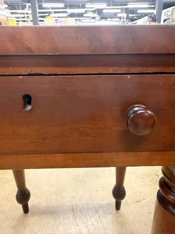 ANTIQUE Wood End Table w/ Drawer