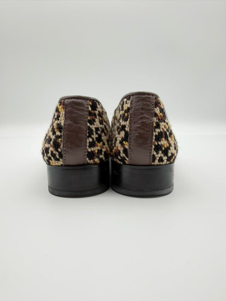 BY PAIGE WMNS Size 7.5 Brown & Cream Needlepoint Animal Print Loafers
