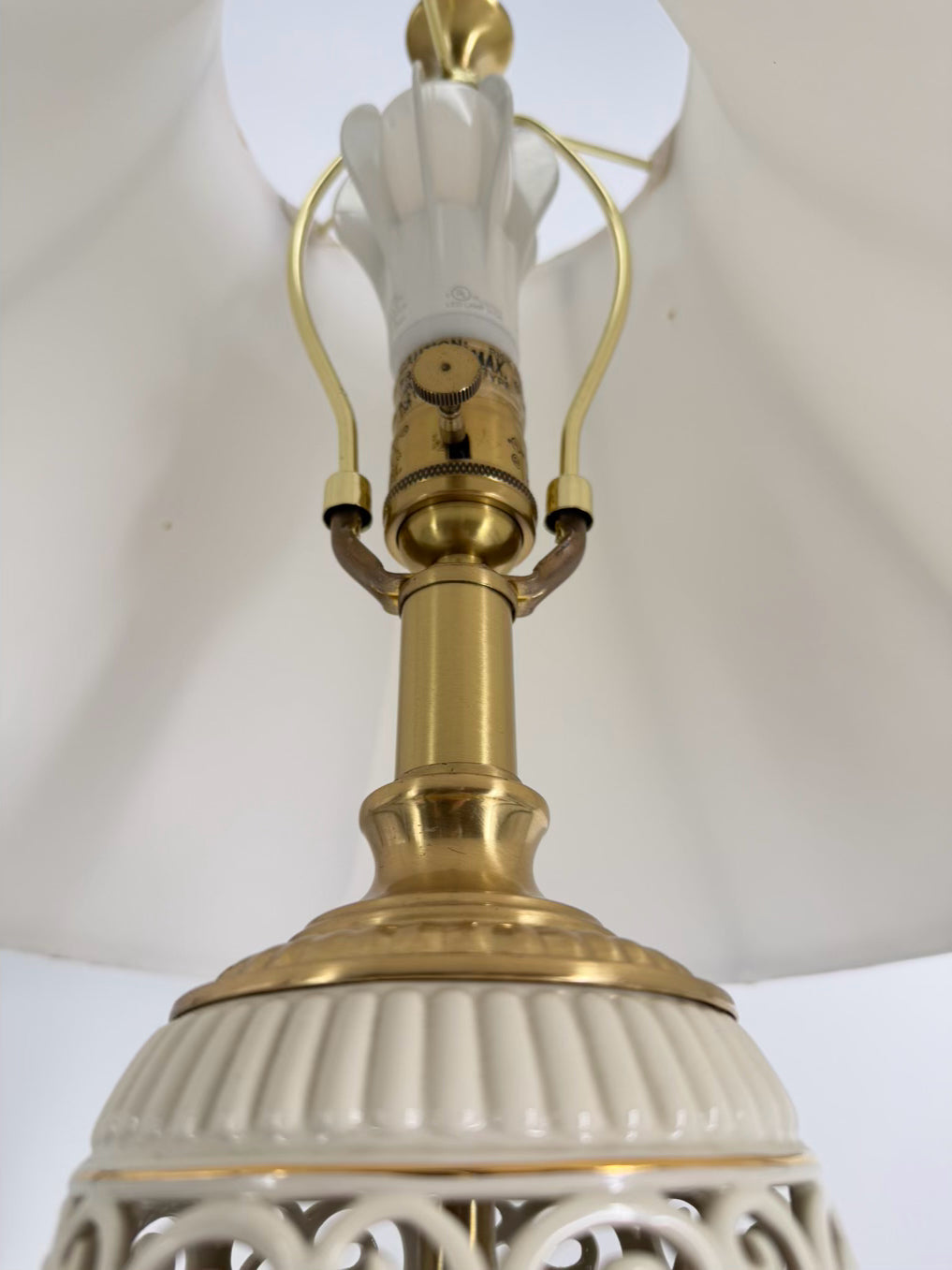 LENOX Tracery Ivory Brass & China Table Lamp w/ Shade
