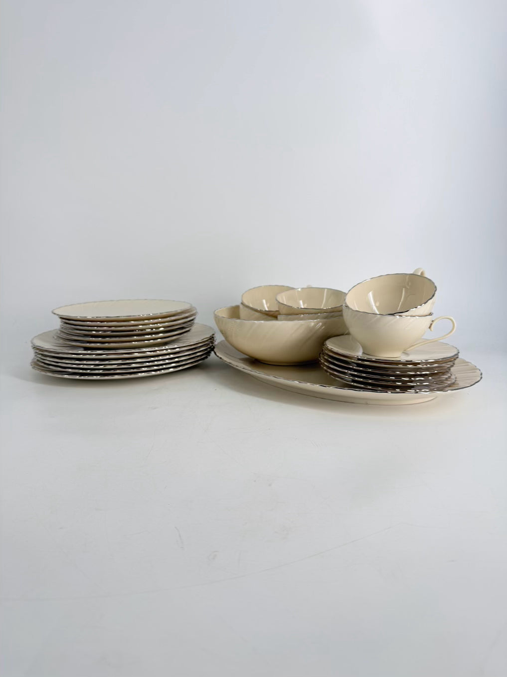 LENOX Cream China Weatherly 4 Piece Dinnerware Setting For 6 Includes Serving Dishes