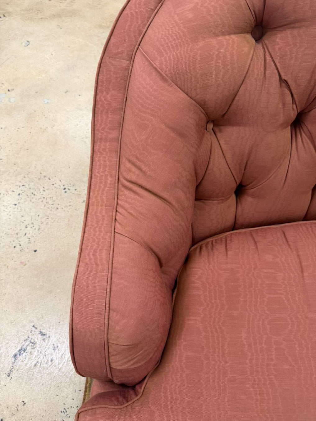 VINTAGE Rose Tufted 2 Cushion Sofa