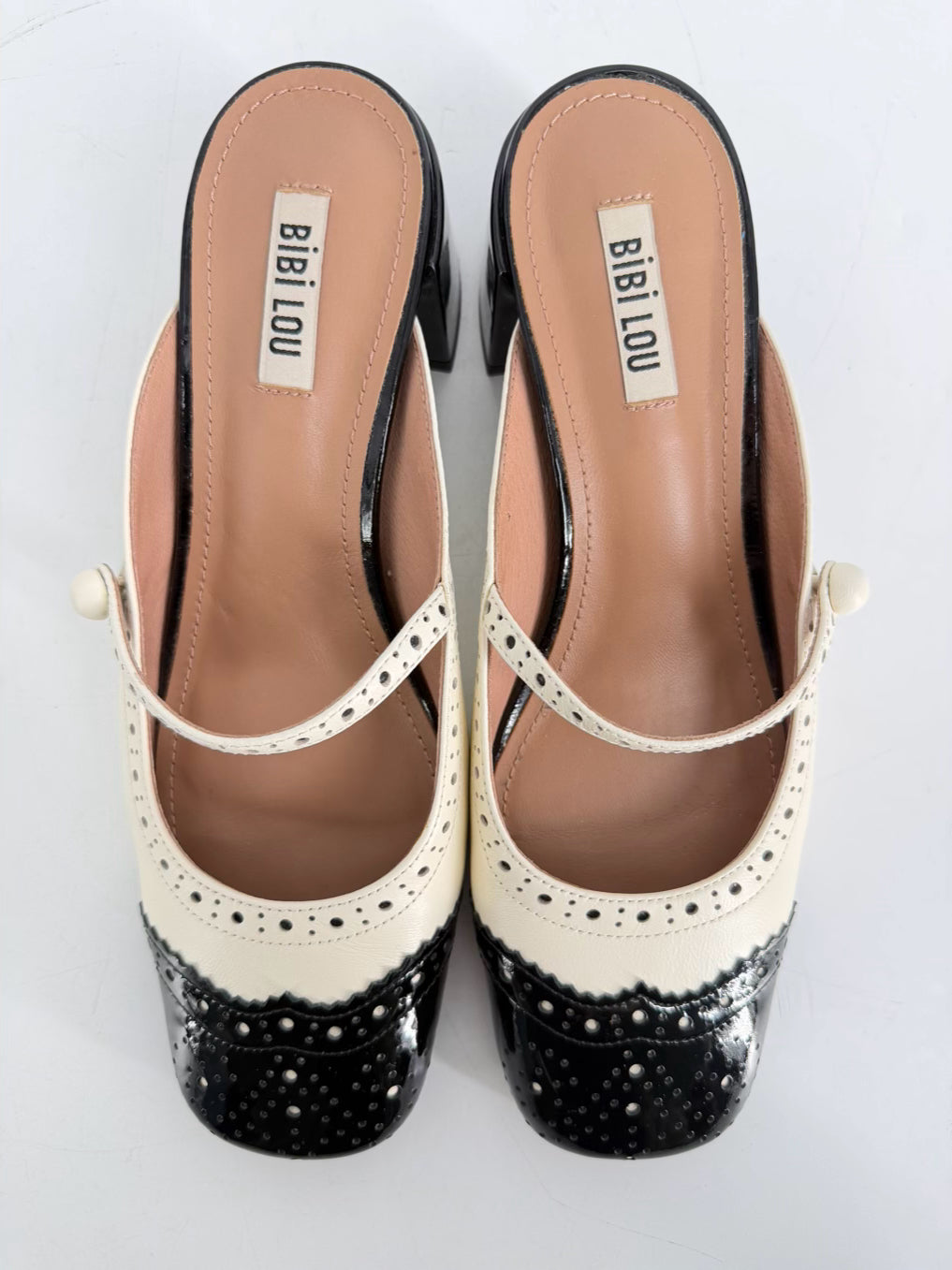 BIBI LOU Size 39 White & Black Kitten heels