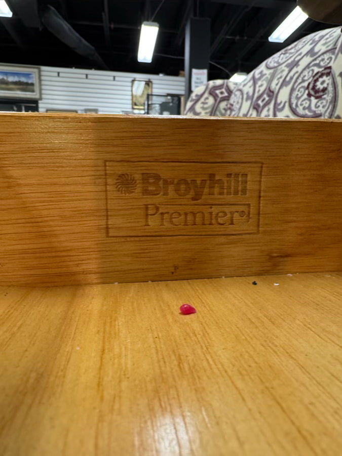 BROYHILL Wood Pull Out Sides Server