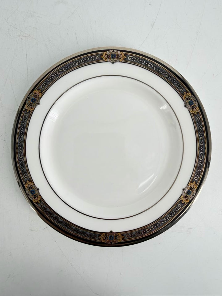 LENOX White, Black & Gold Porcelain Vintage Jewell 5 Piece Dinnerware Setting For 4