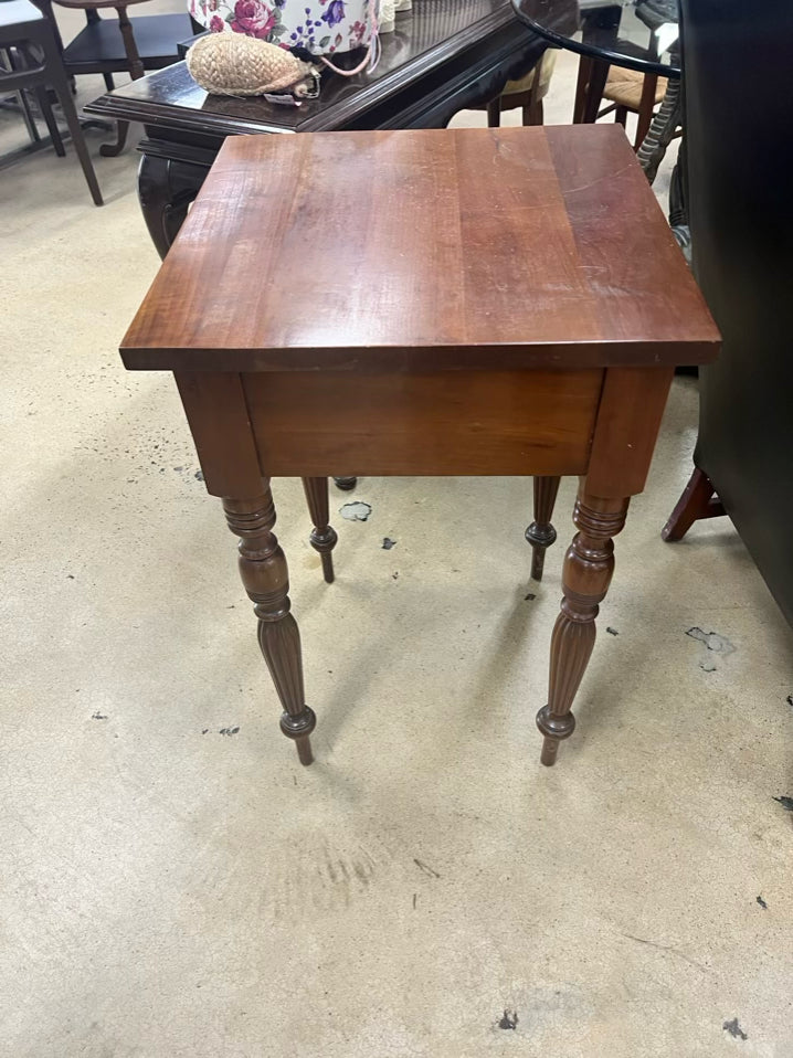 ANTIQUE Wood End Table w/ Drawer