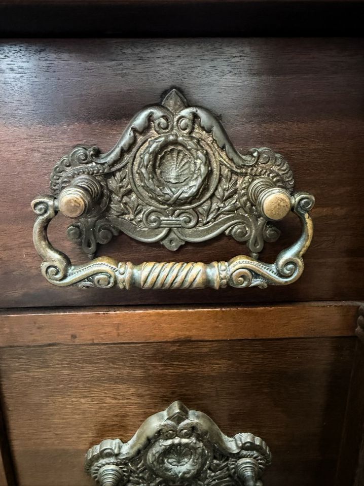 VINTAGE Wood Carved Ornate 5 Drawer Chest
