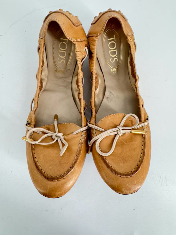 TODS Size 39 Camel Leather Flats
