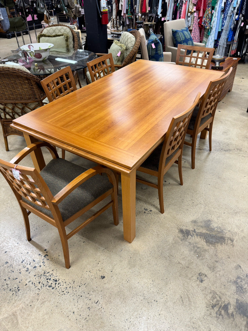 GANGSO Blond Wood Table & 6 Chairs w/ 2 Pullout Leaves