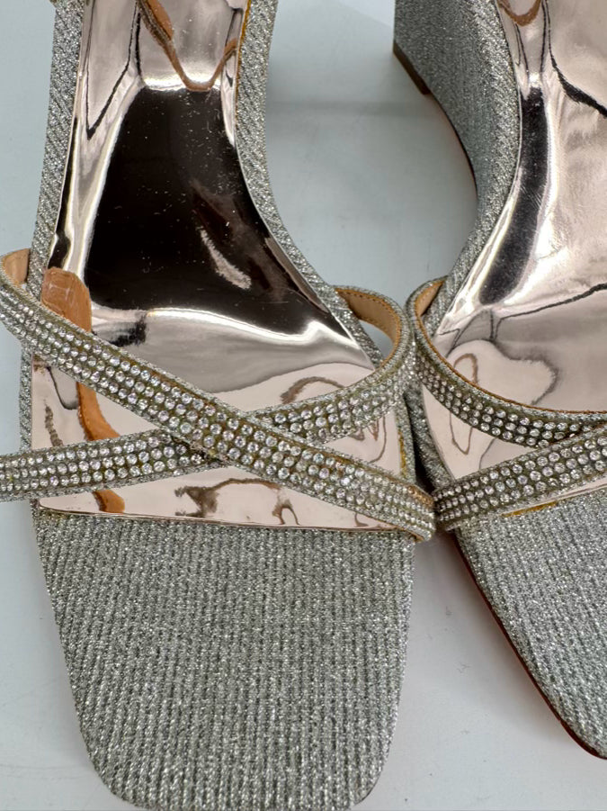 BADGLEY MISCHKA Size 8.5 Silver Leather Wedge Sandal