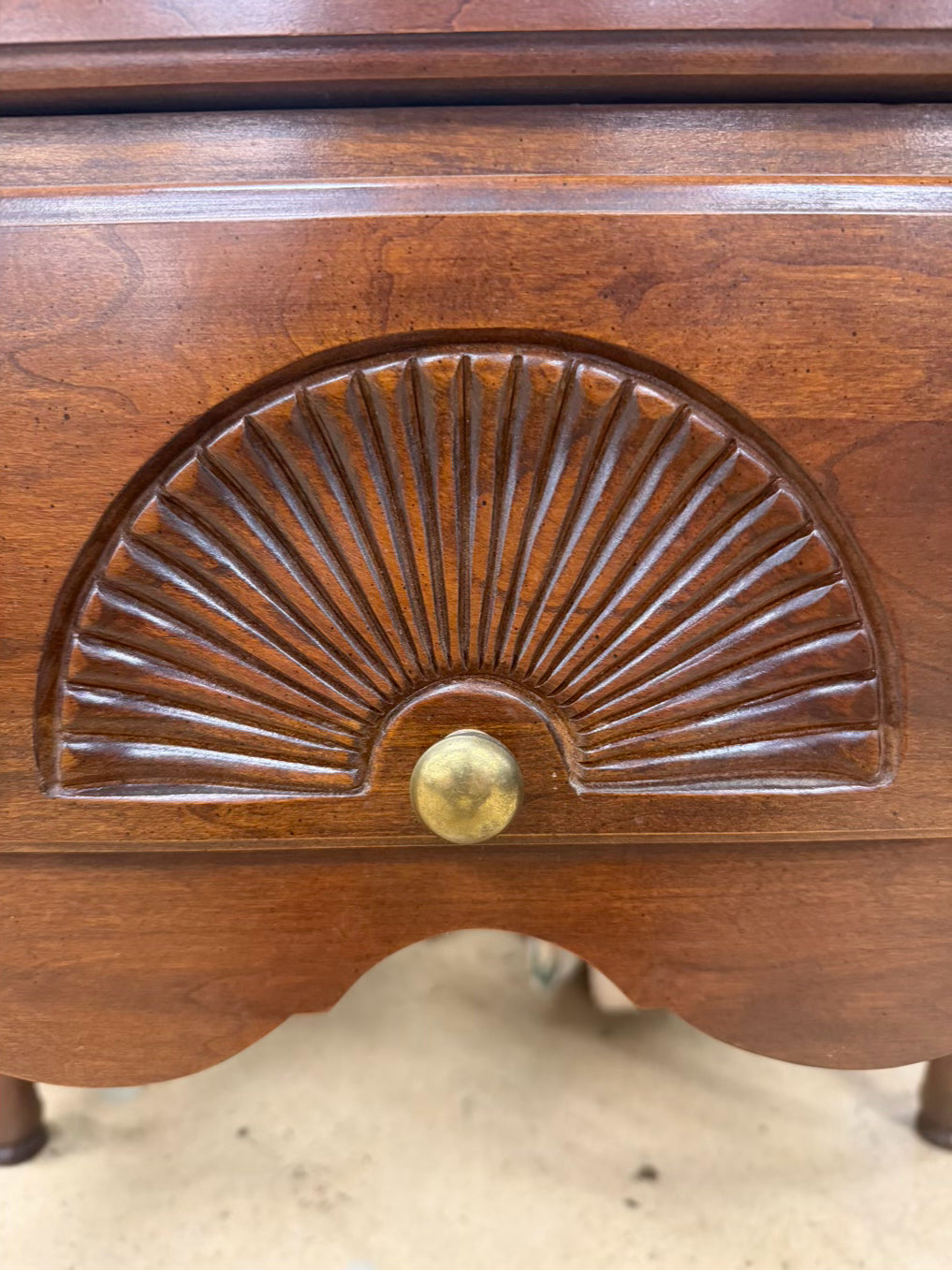 THOMASVILLE Dark Brown Mahogany Queen Ann Low Boy