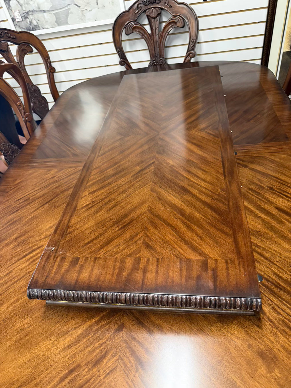 Dark Wood Ornate Pedestal Dinning Table & 8 Chairs w/ Leaves