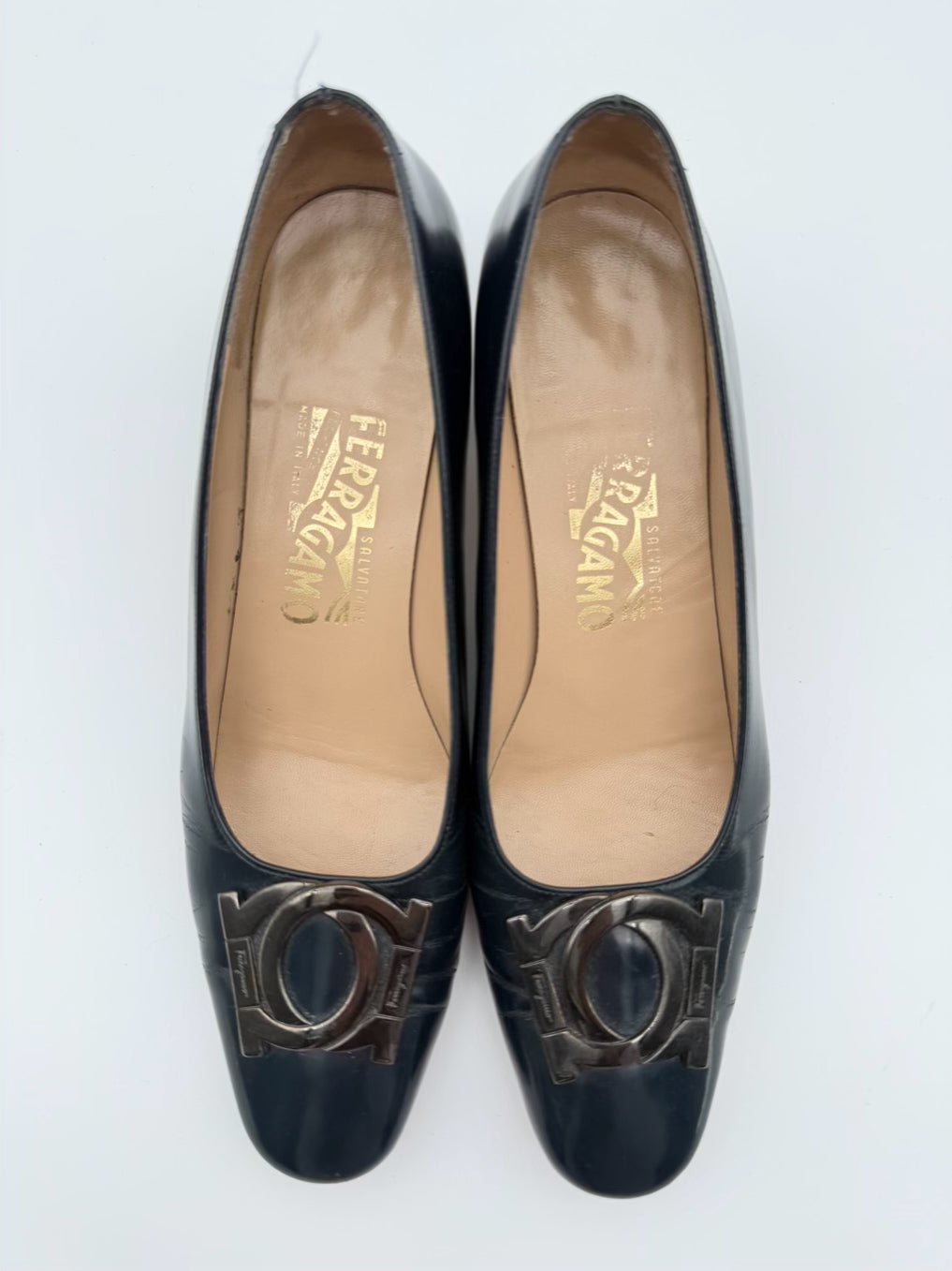SALVATORE FERRAGAMO Size WMNS 8 Navy Leather Kitten heels