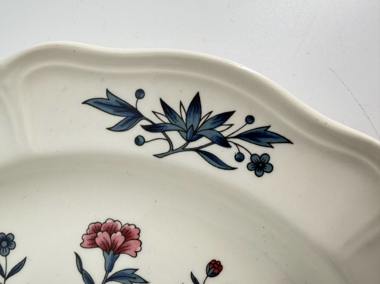 WEDGEWOOD  Williamsburg Potpourri White, Pink & Blue China 4 Piece Dinnerware Setting For 6
