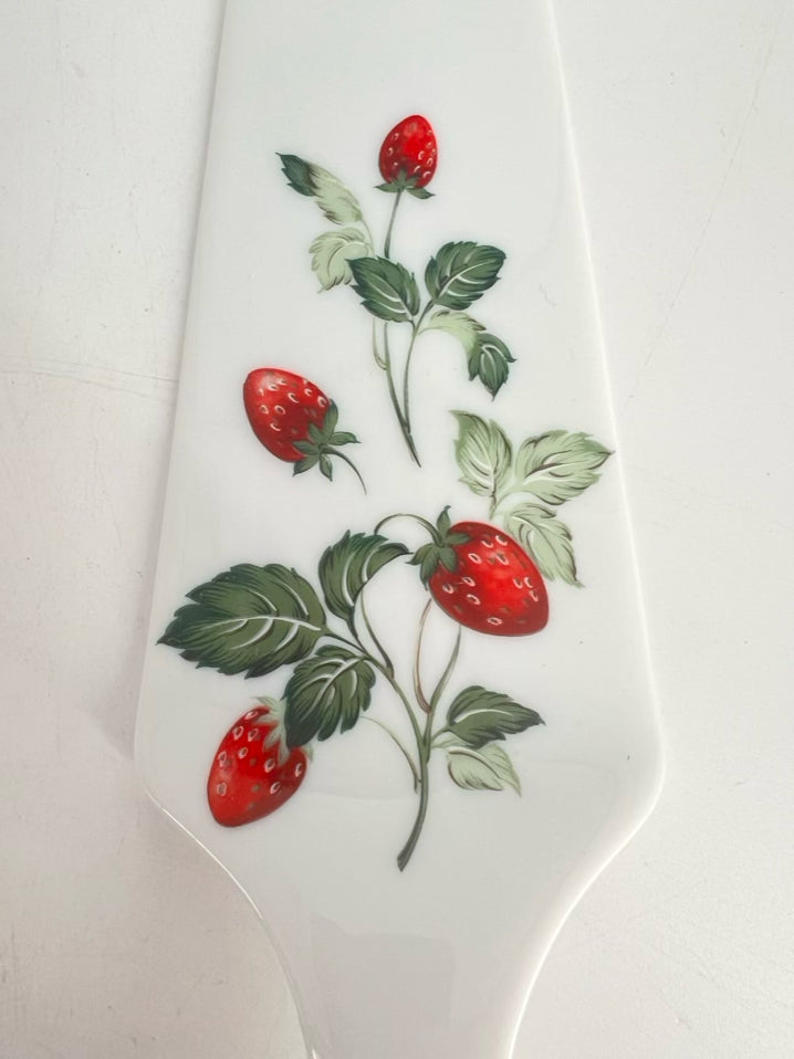 ANDREA by SADAK White, Red & Green Ceramic Strawberries Pie Plate w/ Matching Server