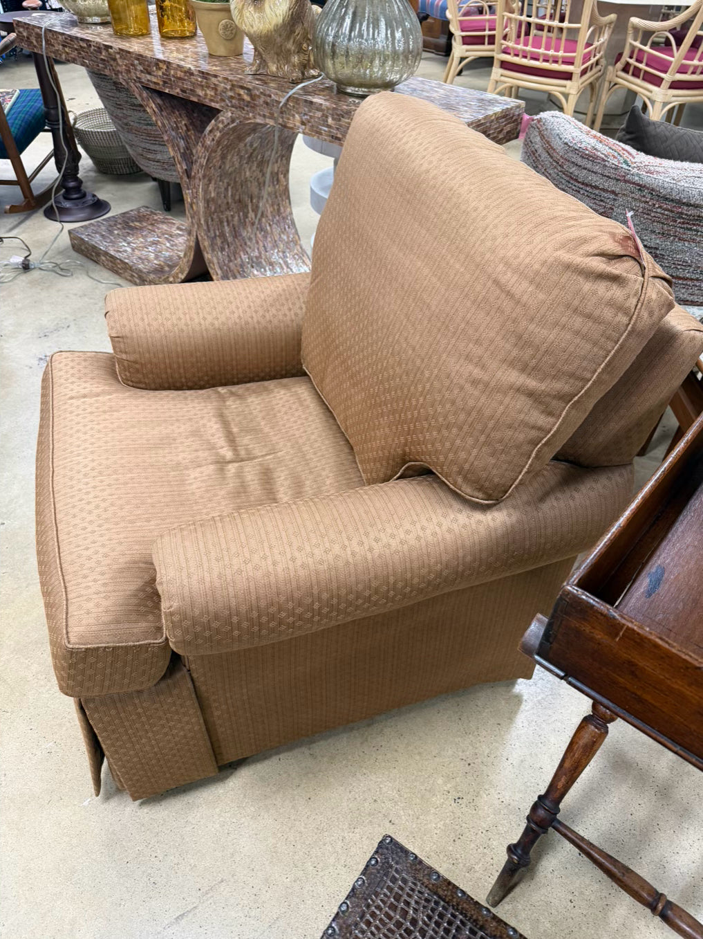 EMPRESSIONS HOME DECORE Light Brown Club Chair