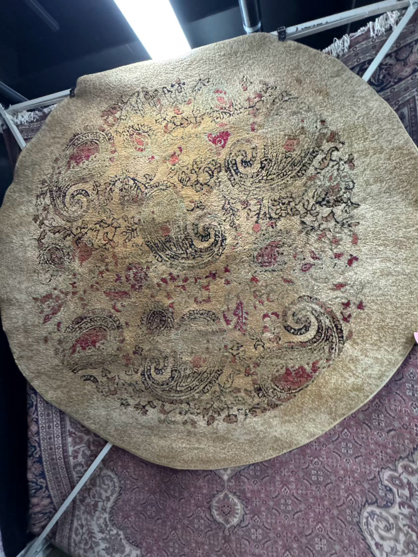 SAFAVIEH Gold & Red Oriental Detail Lyndhurst Round Area Rug