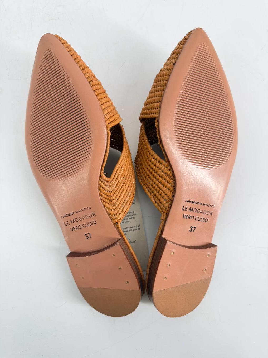 LE MOGADOR Size 37 Orange Flats NWT