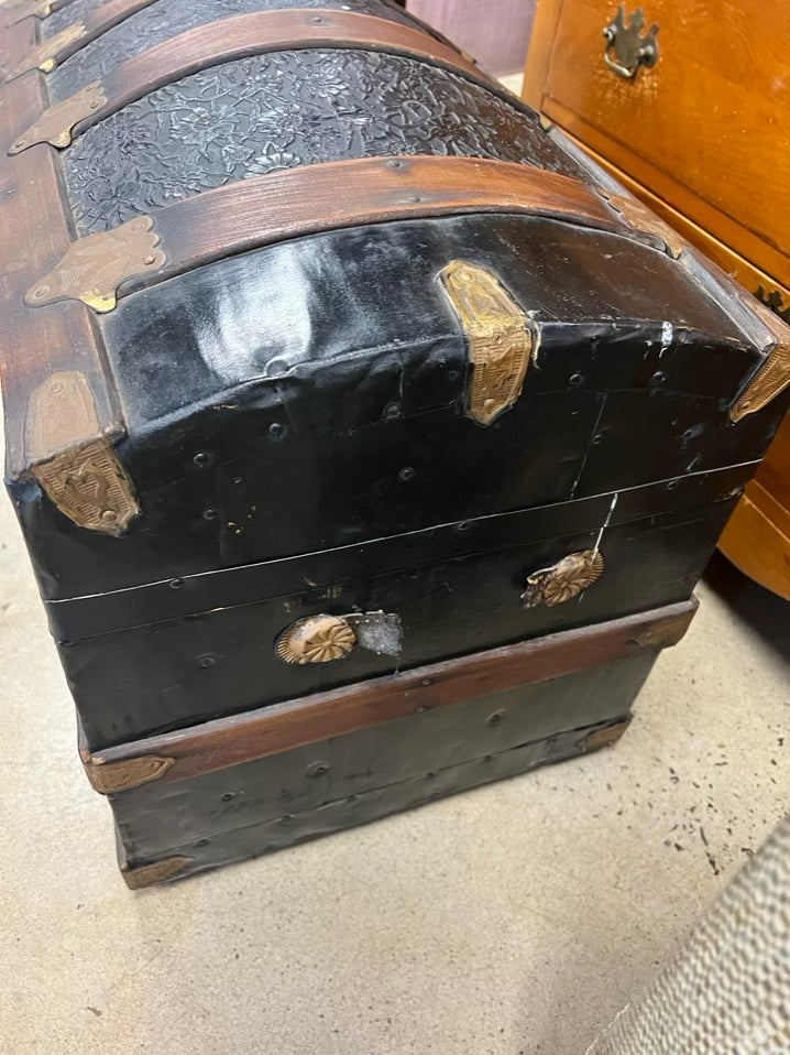 ANTIQUE Wood Steamer Travel Trunk