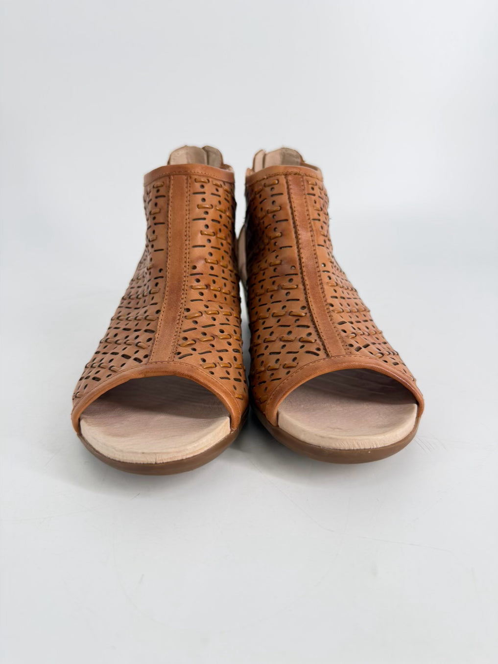 PIKOLINOS Size 38 Cognac Leather Laser Cut Casual Shoes