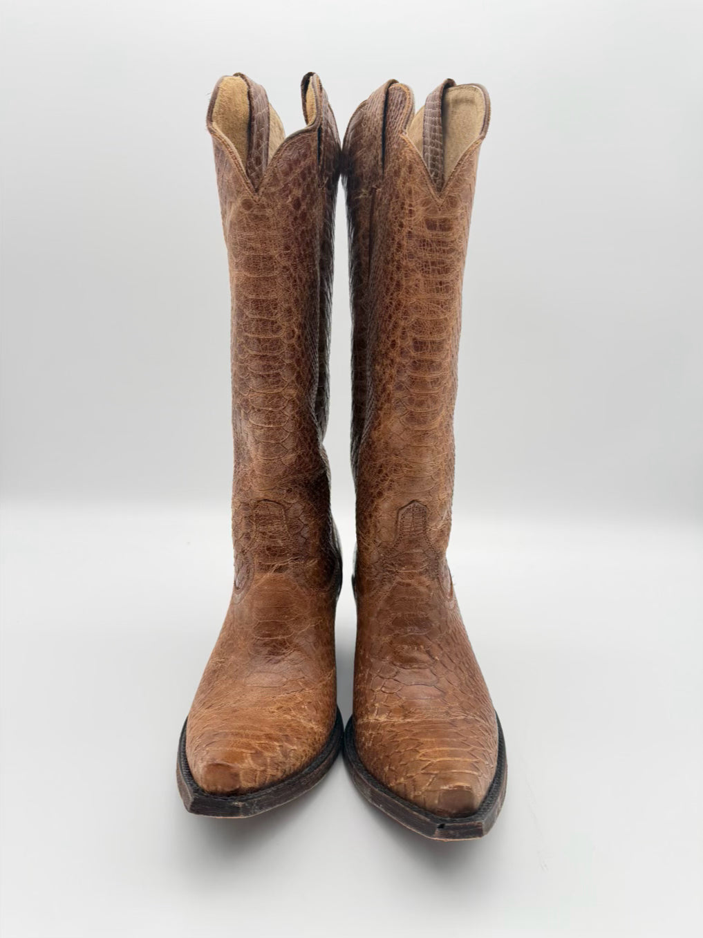 IDYLLWIND WMNS Size 7 Chestnut Leather Embossed Boots