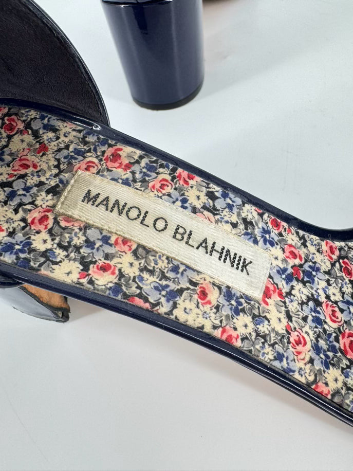 MANOLO BLAHNIK Size 40.5 Navy Patent Leather Kitten Heels