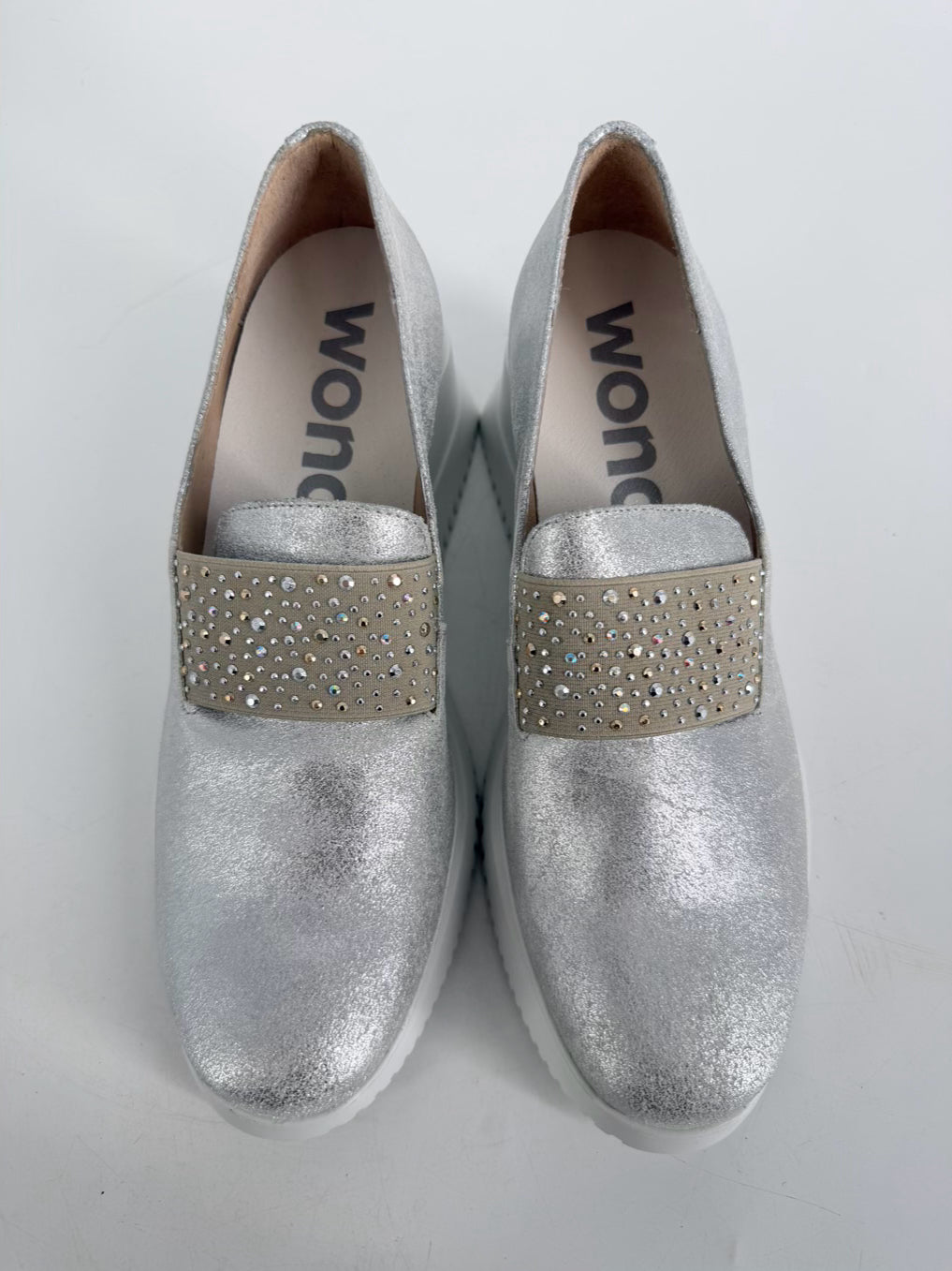 WONDERS Size 38 Silver Platforms