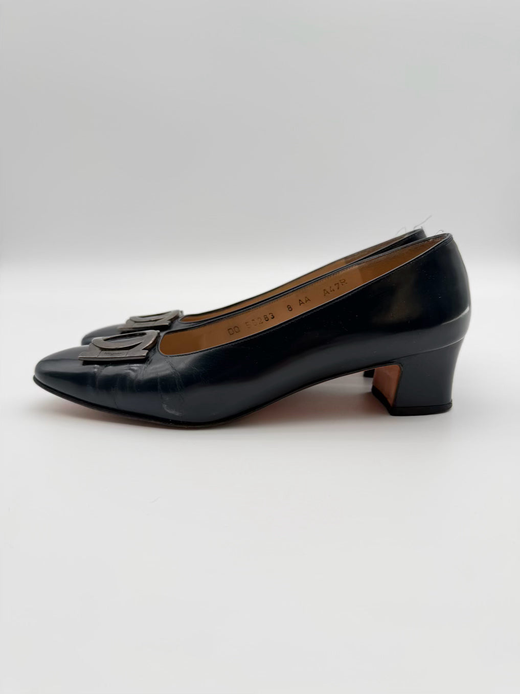 SALVATORE FERRAGAMO Size WMNS 8 Navy Leather Kitten heels