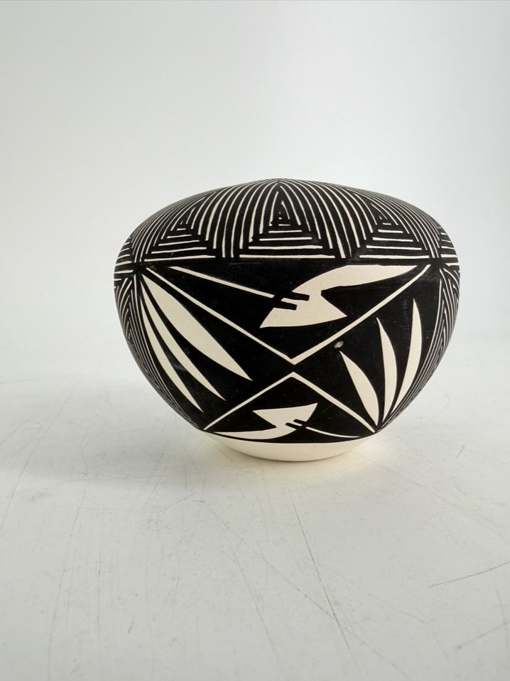 K.V.ACOMA Black & White Geometric Vase