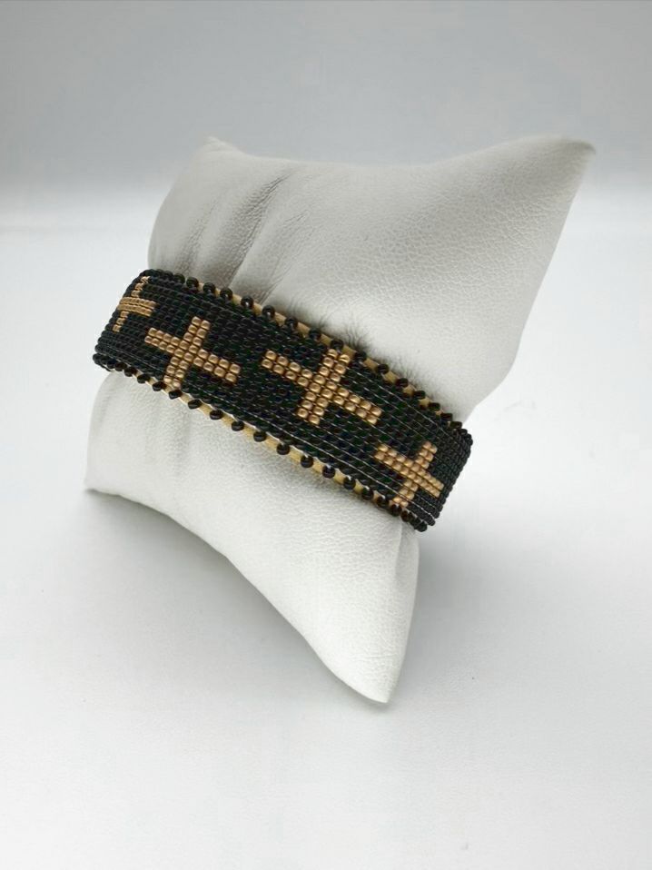 ETKIE Honor Medium Black Beaded Cuff