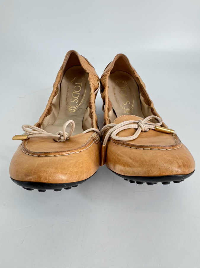 TODS Size 39 Camel Leather Flats