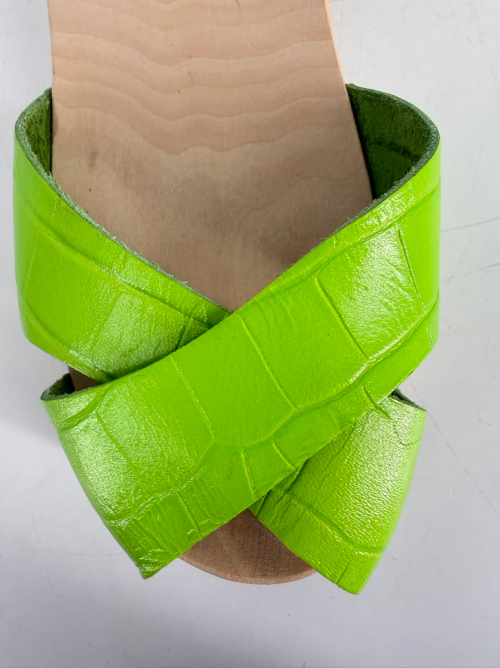 HASBEENS Size 39 Neon Green Leather Sandals